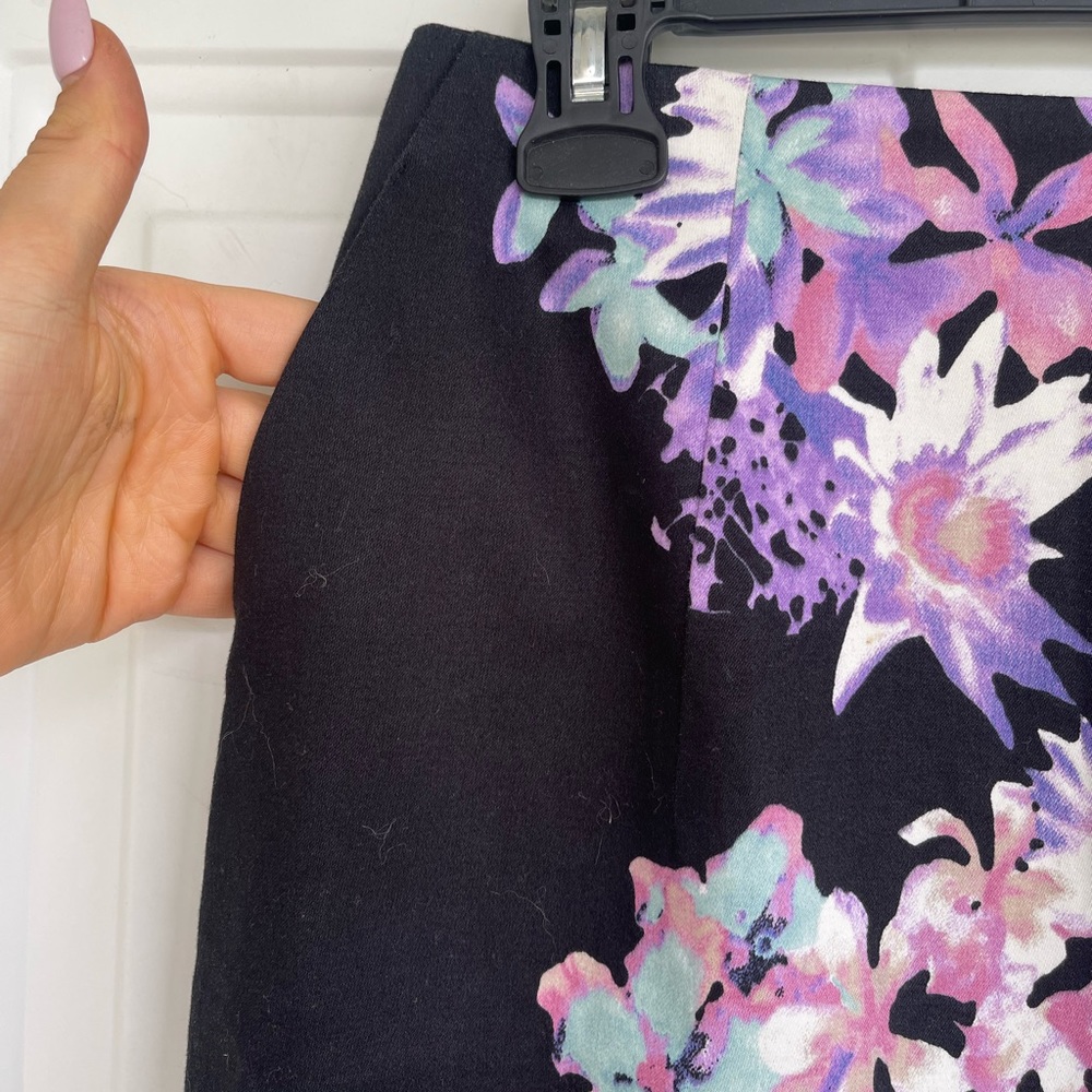 Mossimo Black Floral Pencil Skirt with Pockets - Picture 2 of 10